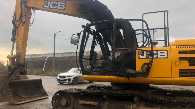 Calais: un engin de chantier détruit par un incendie