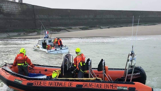 Un bateau de plaisance coule dans la jetée de Saint-Pol, 2 personnes sauvées par la SNSM