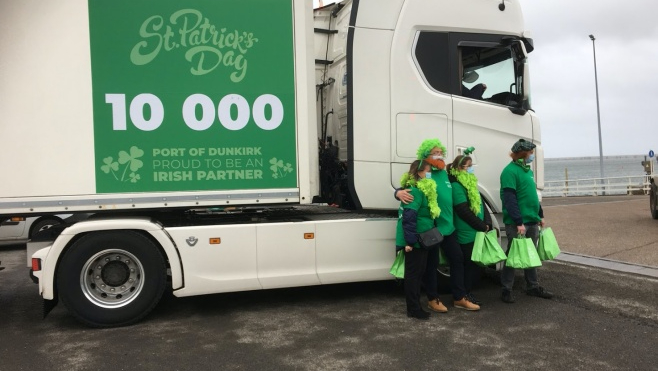 Le port de Dunkerque a fêté la Saint-Patrick avec le 10 000ième camion en partance pour  l'Irlande !