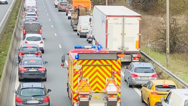 Dunkerquois : une voiture fait des tonneaux sur l'A16