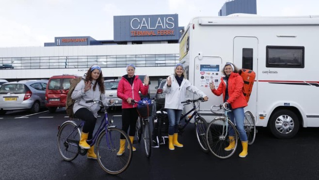 4 femmes traversent La Manche à la nage pour rejoindre Marseille à vélo et en courant !