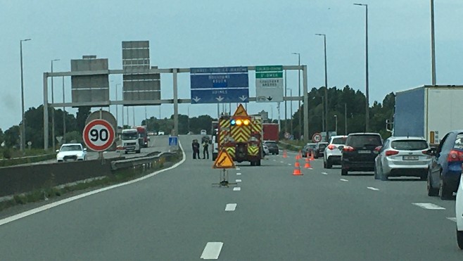 A16 Calais : un blessé léger dans une collision entre un poids lourd et une voiture