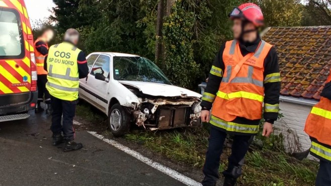 Bourbourg : un conducteur percute un poteau électrique.