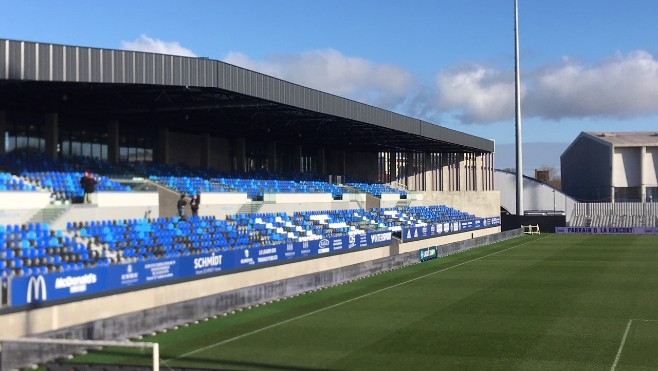 A Dunkerque, le stade Tribut entièrement rénové dévoile sa nouvelle tribune 