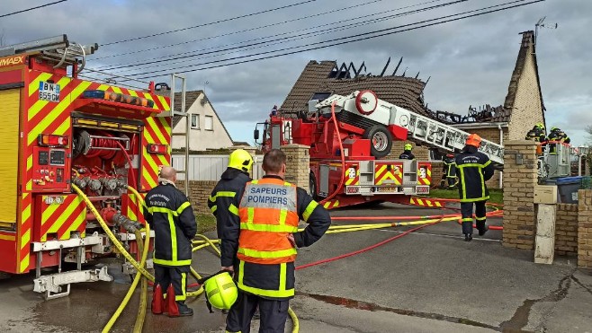 Offekerque: une maison partiellement détruite par les flammes