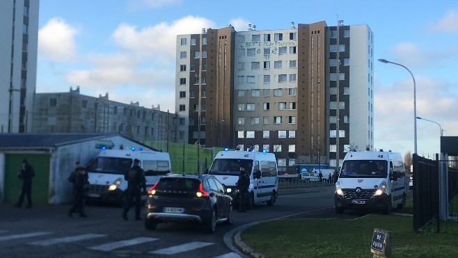 Calais: l'immeuble squatté par des activistes, évacué ce matin