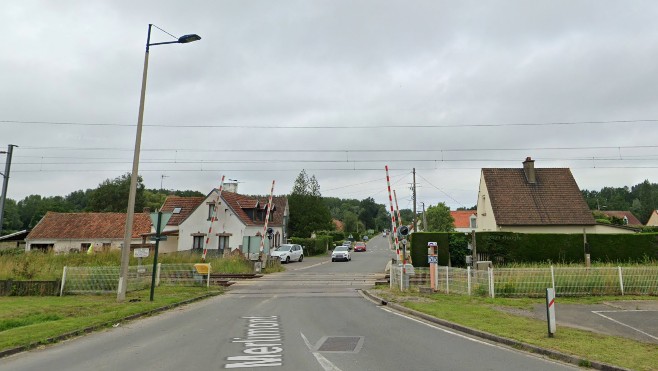 Collision entre une voiture et un train au passage à niveau de Saint Josse