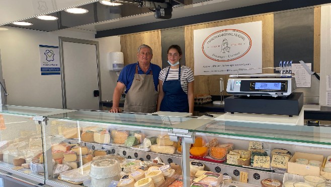 Instant gourmand avec la fromagerie-crèmerie Maison Maréchal Huchin à Coulogne