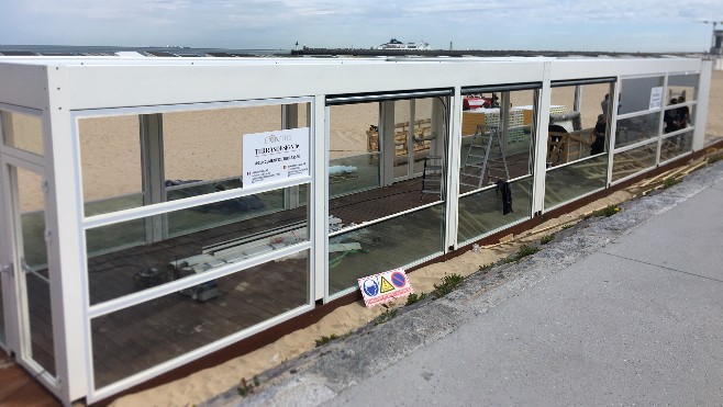 A Calais, l’installation des bars de plages avance bien