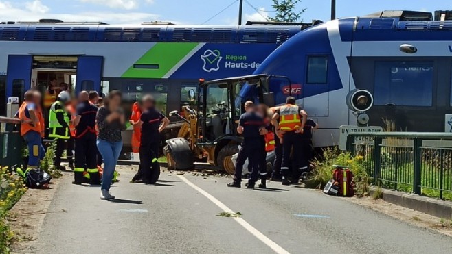 Deux trains express régionaux percutent un engin de chantier près de Watten : aucun blessé !