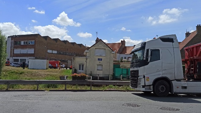 Bourbourg: un chauffeur routier sauve une septuagénaire qui avait sauté dans le canal