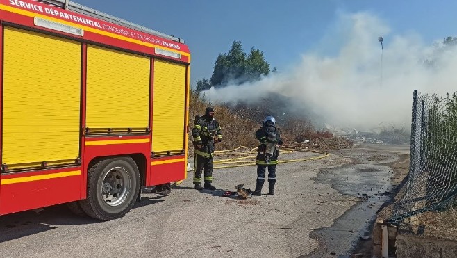 Un feu de palettes a provoqué une épaisse fumée dans le centre-ville de Bourbourg.