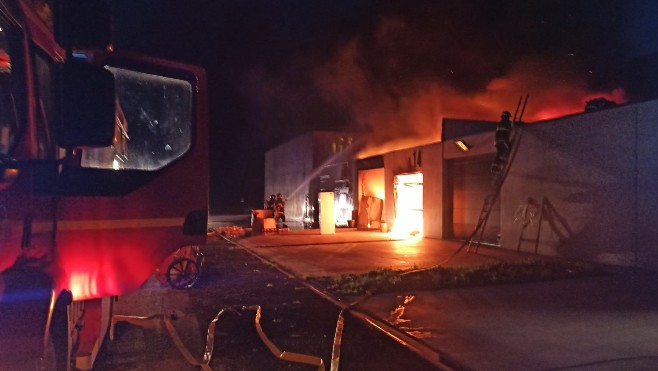 A Bourbourg, 200 mètres carrés de boxes détruits par un incendie