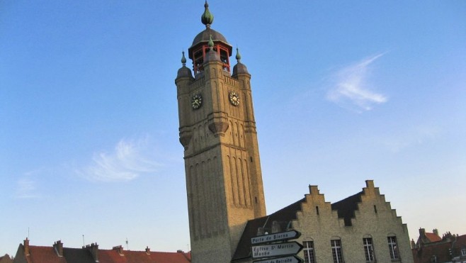 Deux gites insolites dans le beffroi de Bergues !