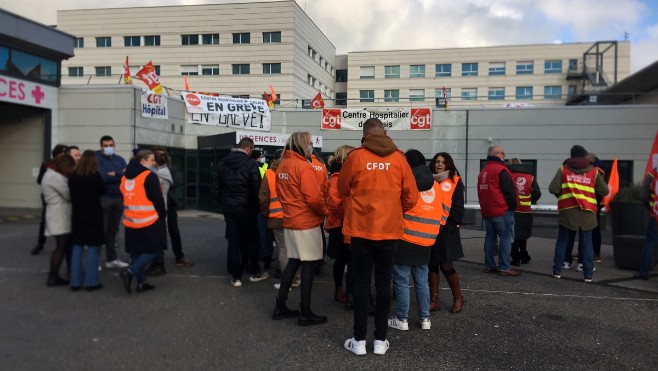 La grève se poursuit aux urgences de l'hôpital Techer à Calais.