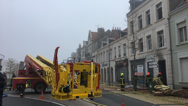 A Calais, le feu se déclare dans un immeuble vide boulevard Pasteur dimanche matin.