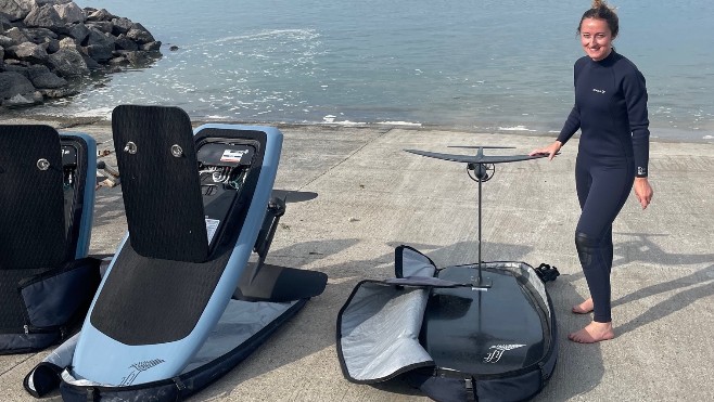 Au Touquet, vous pouvez vous essayer au e-foil en Baie de Canche