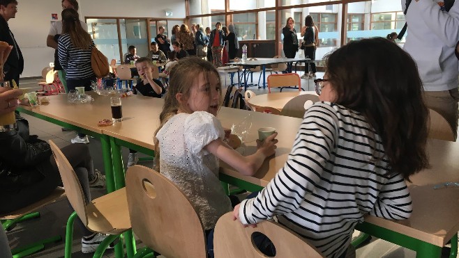 Grande-Synthe: les enfants du quartier de l'Albeck déjeunent à la cantine de l'Atrium depuis la rentrée.