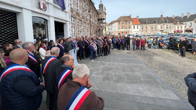 Une centaine de personnes réunies à Hesdin en hommage à Dominique Bernard