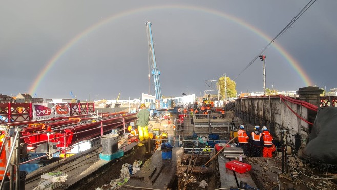 Calais: le nouveau pont Mollien installé, une déviation en place jusqu'à demain soir