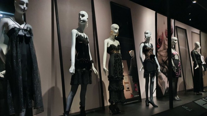 Succès de l'exposition Yves Saint Laurent à la Cité de la Dentelle et de la Mode à Calais