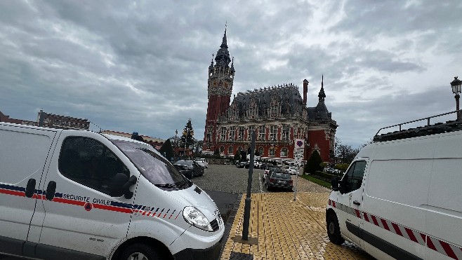 Nouvelle évacuation de l'hôtel de ville de Calais, pour une deuxième alerte à la bombe