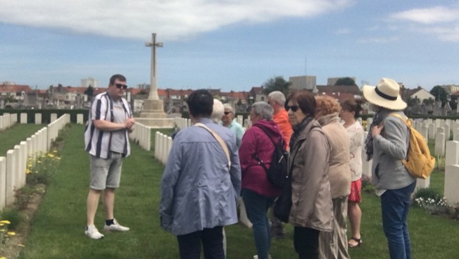 Succès des visites du cimetière Sud à Calais 