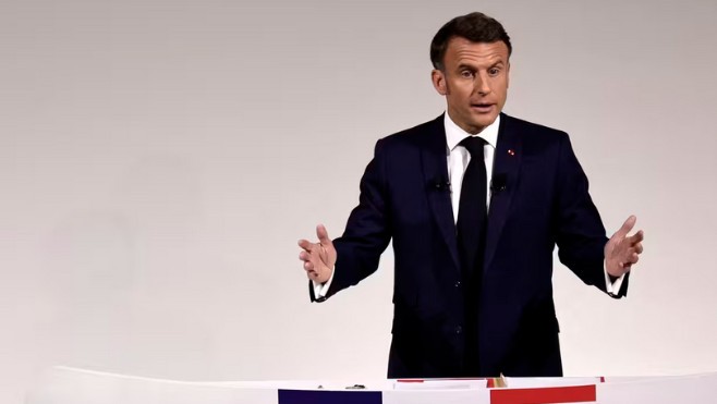 Emmanuel Macron explique ses choix et esquisse de grandes orientations