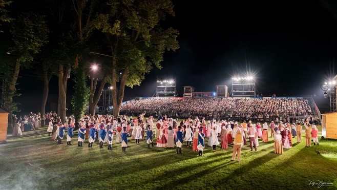 Montreuil-sur-Mer: le son et lumière Juliette & Les Misérables a attiré plus de 8000 spectateurs. 