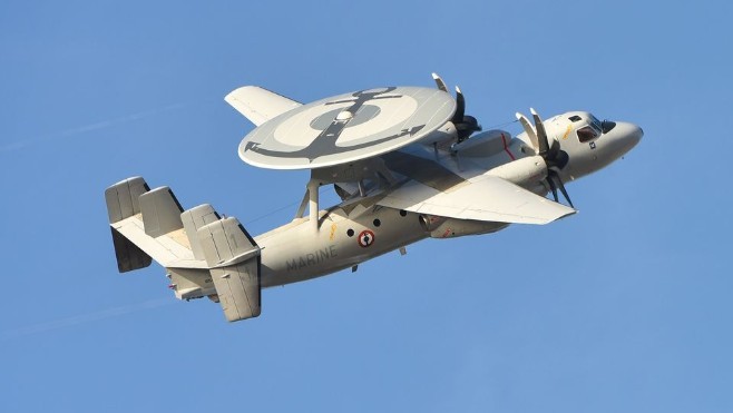 Vendredi après-midi, un Hawkeye de la Flotille 4F de la Marine Nationale survolera Berck sur mer