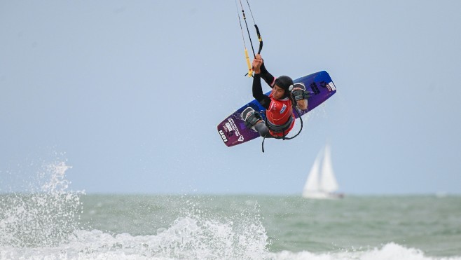 Le monde du Kite « freestyle » a rendez-vous jusqu'à dimanche sur la plage de Dunkerque ! 