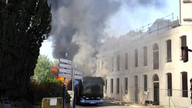 Un bus a pris feu cet après-midi à Gravelines 