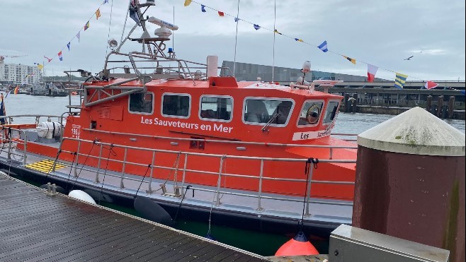 Le canot de sauvetage de la SNSM Jacques Huret est de retour au port de Boulogne sur mer ! 