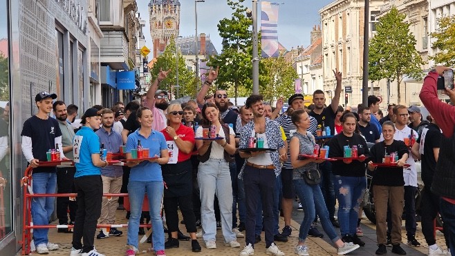 Calais : record pour la marche des garçons de café avec près de 300 dossards rendus à l’arrivée. 