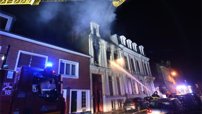 Calais : une maison ravagée par les flammes cette nuit, 7 personnes évacuées et relogées. 