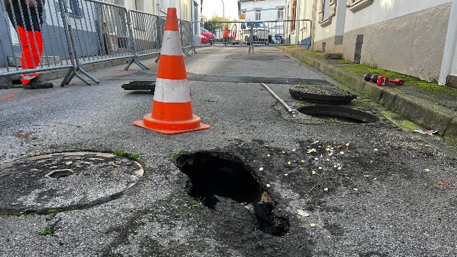 Etaples: un trou se forme dans la chaussée, rue du Four à Chaux