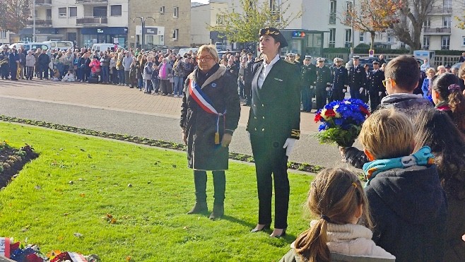 Calais : la cérémonie du 11 novembre au monument aux morts. 