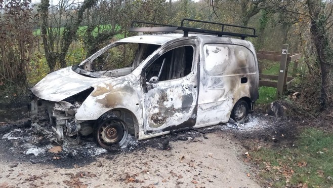 Marquise : une voiture des espaces verts volée et incendiée ce week-end.