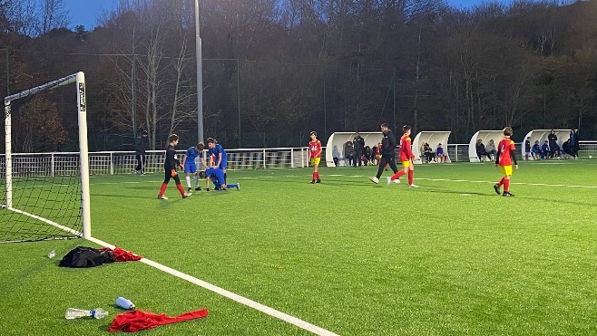 A Wimille, le terrain de foot synthétique refait à neuf, un an après avoir été emporté par les inondations ! 