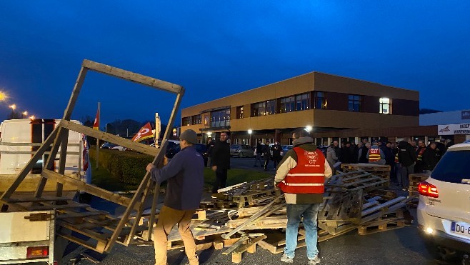 Saint-Léonard : soutenus par la CGT, les salariés de la SIB engagent un bras de fer et bloquent l'imprimerie !