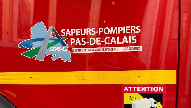 Tournehem-sur-la-Hem: une voiture sur le toit après des tonneaux 