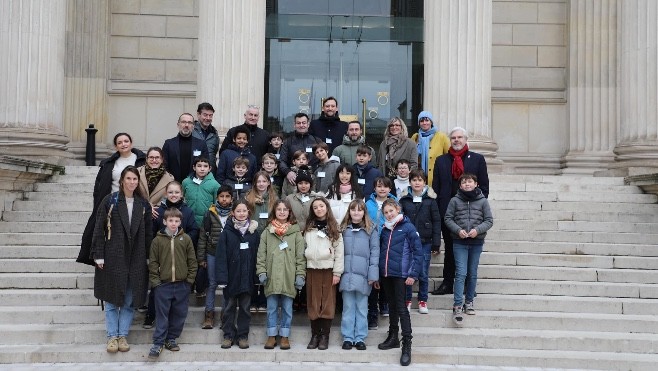 Des élèves de l’École Jeanne d’Arc du Touquet-Paris-Plage en visite au Palais Bourbon. 