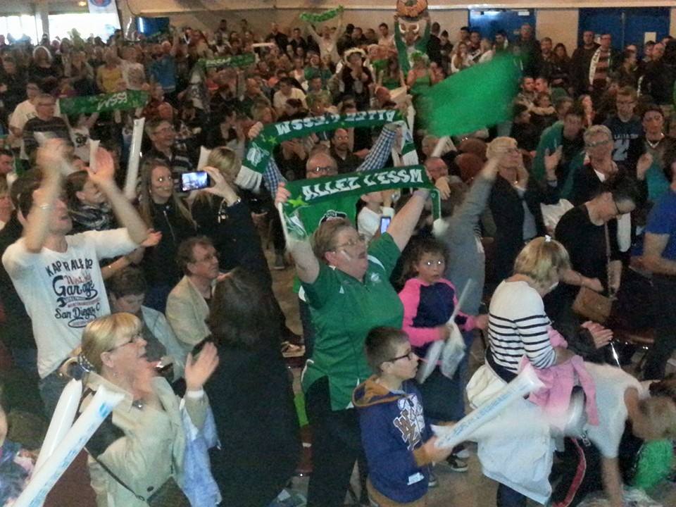 Ambiance au Portel lors de la finale de la coupe de France de basket entre Le Portel et Strasbourg (défaite 87 74 de l 'ESSM)