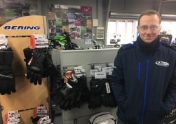 Port de gants obligatoire à moto, les magasins réapprovisionnés 