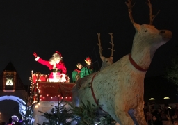 VIDEO : la parade de Noël du Touquet a attiré la foule