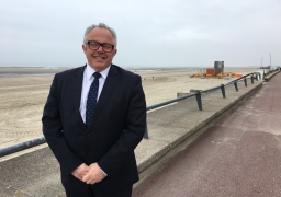 Touquet : un muret en béton fait polémique sur la plage 