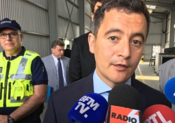 Loon-plage: Gérald Darmanin rend visite aux douaniers