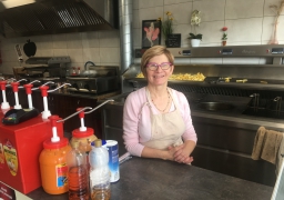 Hesdin: après l'incendie de sa friterie il y a 1 an, Christine a de nouveau la patate !