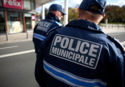 Dunkerque : un homme étrangle un policier municipal et tente de foncer sur l'équipage