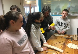 Etaples: les jeunes fabriquent un ukulele avec du bois local